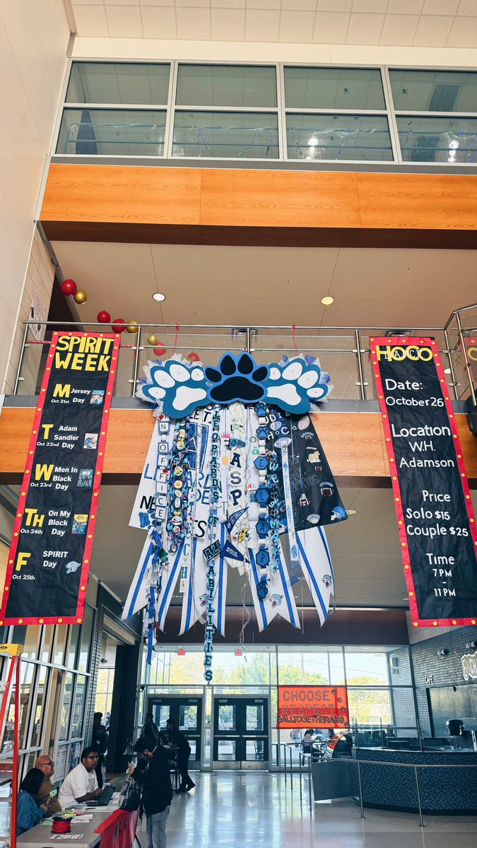 It’s Homecoming Week &amp; our 10ft  Mum is up! ✨🤩💙🤍 
#GoLeopards #HOCO24