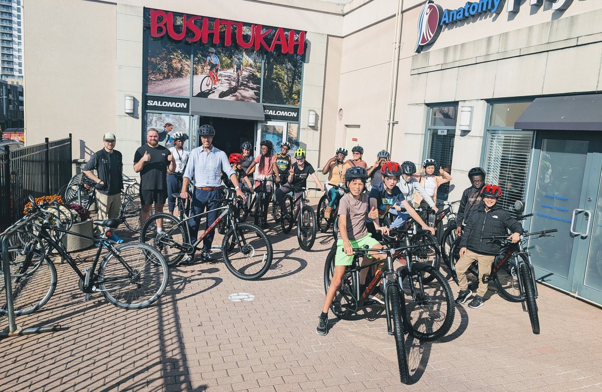 Un grand merci à <a href="/Bushtukah/">Bushtukah</a>, grâce à vous, nos élèves du Campus SJB ont maintenant des vélos pour se promener en ville et envisager des sorties sur le bord de la rivière! Faut bouger dans la vie!! 🍂🍁🚲🚴🏼‍♂️ #cecce