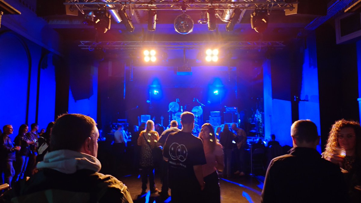 T0mKelly's tweet image. Great intimate @Razorlight gig lastnight at @bandonthewall
🎶 🎸 🥁 🎤 👌🏻 #Razorlight #BandOnTheWall #PlanetNowhere