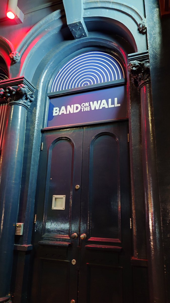 T0mKelly's tweet image. Great intimate @Razorlight gig lastnight at @bandonthewall
🎶 🎸 🥁 🎤 👌🏻 #Razorlight #BandOnTheWall #PlanetNowhere