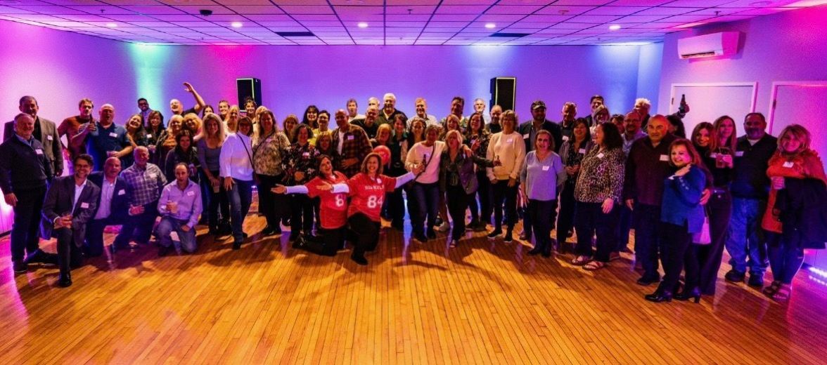 BurlFoodPantry's tweet image. Thank you to BHS Class of '84 for raising $650 for PHP at their recent 40th reunion!! 

#BurlingtonMA #donation #classof84 #foodpantry