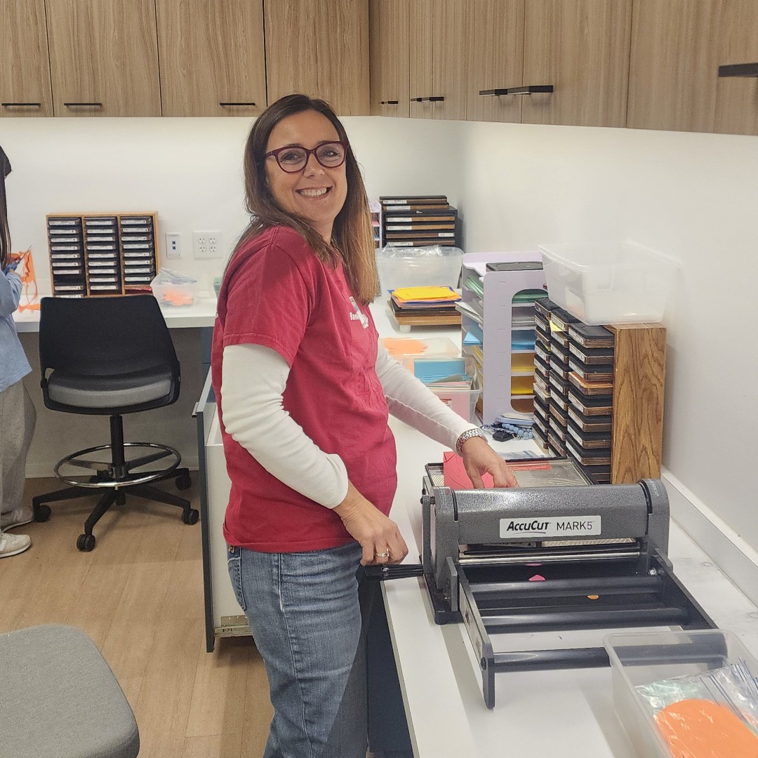 classrmcentral's tweet photo. Huge thanks to @BankofAmerica volunteers for helping pack supplies for students in need! ππ Your support means the world to us and the teachers we serve. Check out the highlights from the day! πΈ #PowerToDo #ClassroomCentral #CommunityImpact #Volunteers https://t.co/RXWOQANPLB