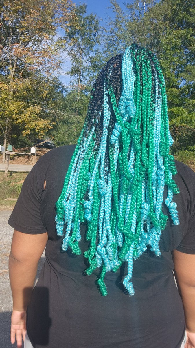 rezthefurry's tweet photo. Hair reveal if you voted Light Blue and Emerald Green on my post you were right..... π©΅ππ©΅ππ©΅ππ©΅
#hair #braids #ombre #hairbraids #rainbow #colorfulhair #Blackisbeautiful #green #blue #mediumbraids https://t.co/dtjzMud1G0