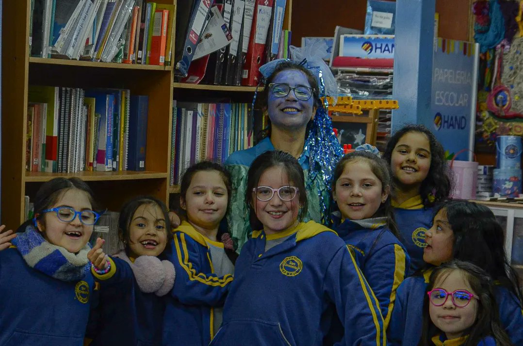 "El viaje de la Gotita Chilota" 💦

Taller Primero y Segundo básico Colegio San Crescente, 17 de Octubre ☺️

"Ciclo del Agua en el Archipiélago de Chiloé"

Obra de Teatro y Muestra Sensorial, como metodologías de aprendizaje.

#educacionambiental #chiloe