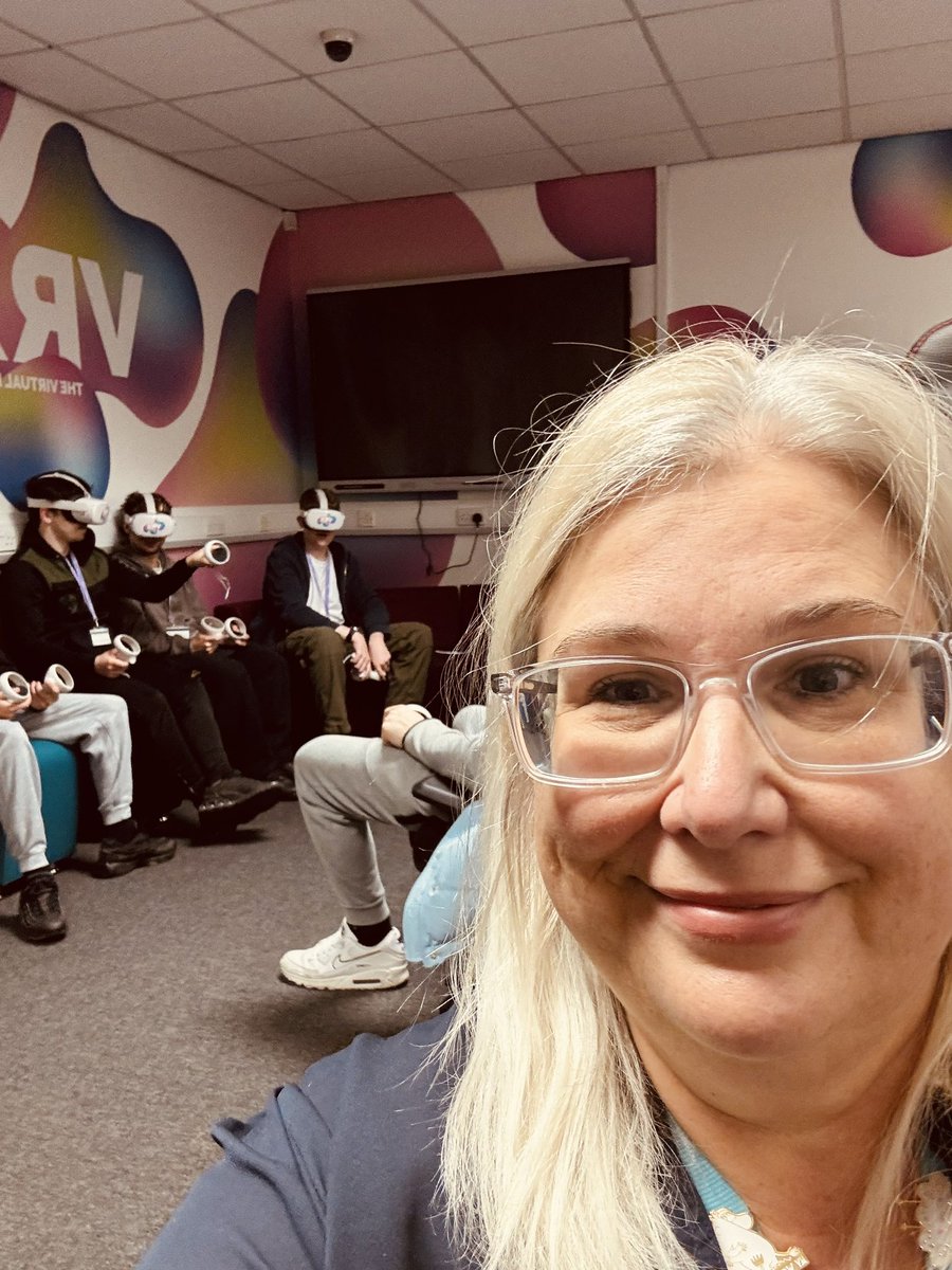 revisionstation's tweet photo. Exciting lesson today in the @BSDCofficial VRX suite using @Bodyswaps_VR software to simulate interviews. Great being able to use new technology as a #businessteacher.  #edubus #busedu all pics with permission. https://t.co/yEbpv26PuY