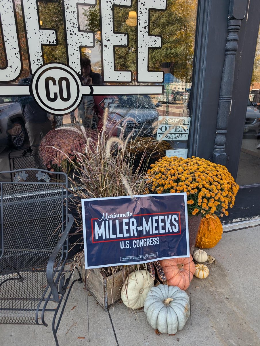 millermeeks's tweet photo. Packed house in Williamsburg with Gov ⁦@KimReynoldsIA⁩, house candidate Judd Lawler and Sen Dawn Driscoll’s team to answer questions, encourage early voting and tap into their energy. Iowa County is fired up! https://t.co/gJuFOVGC8V