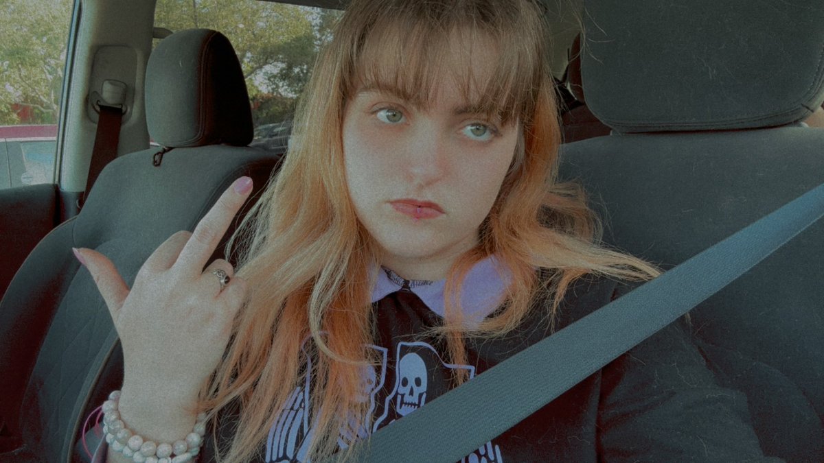 fairytaleVee's tweet photo. buy me things because i’m hotter than you https://t.co/CgnKq8VFfI