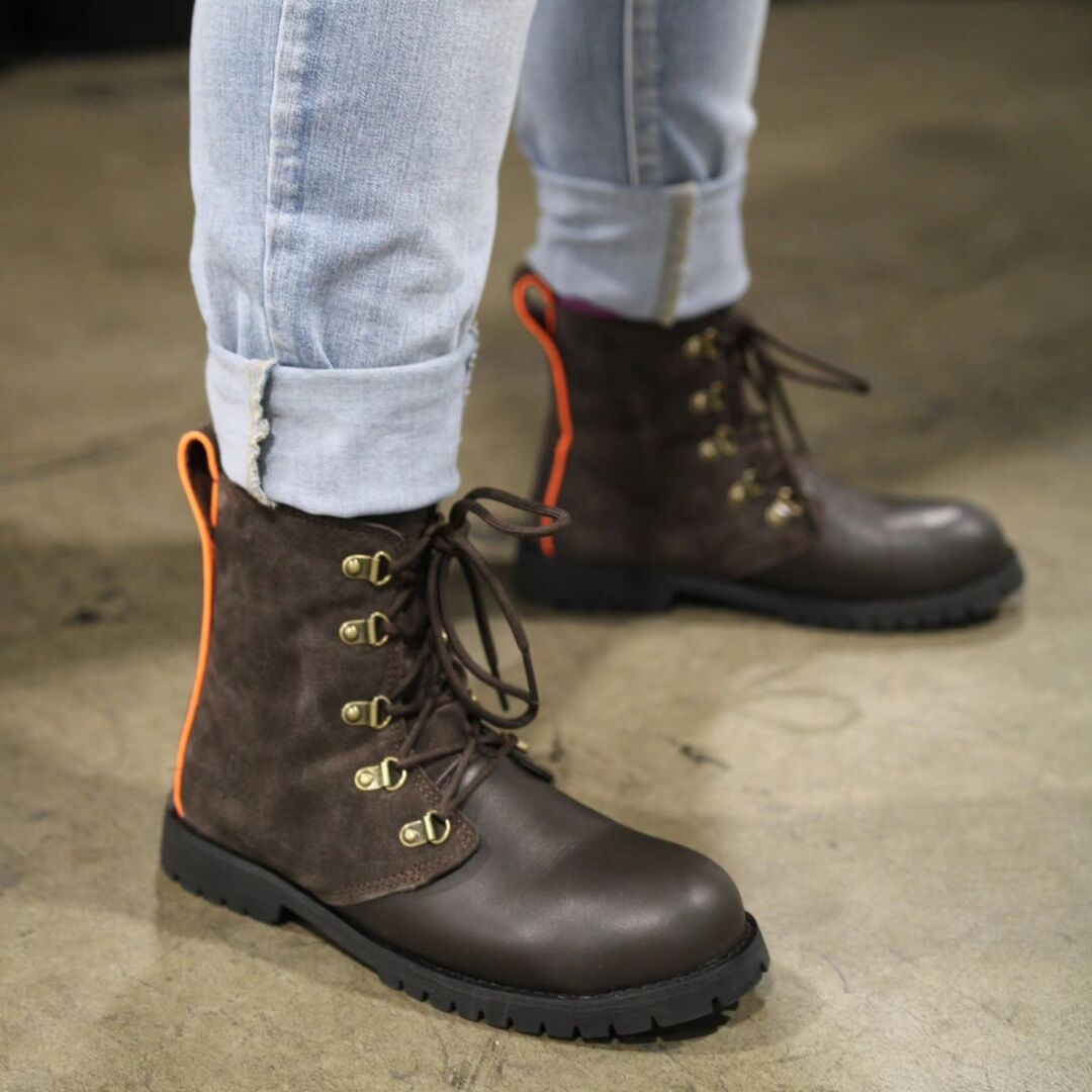 Built for women who build the world! Our Steel Toe Hadaway Boots are designed with protection that fits and comfort that lasts.

#junojones #junojonesshoes #hadaway #steeltoe #safetyfootwear #safetyfirst #womeninSTEM #womeninarchitecture #womeninconstruc… instagr.am/p/DBcNRnnTm_c/