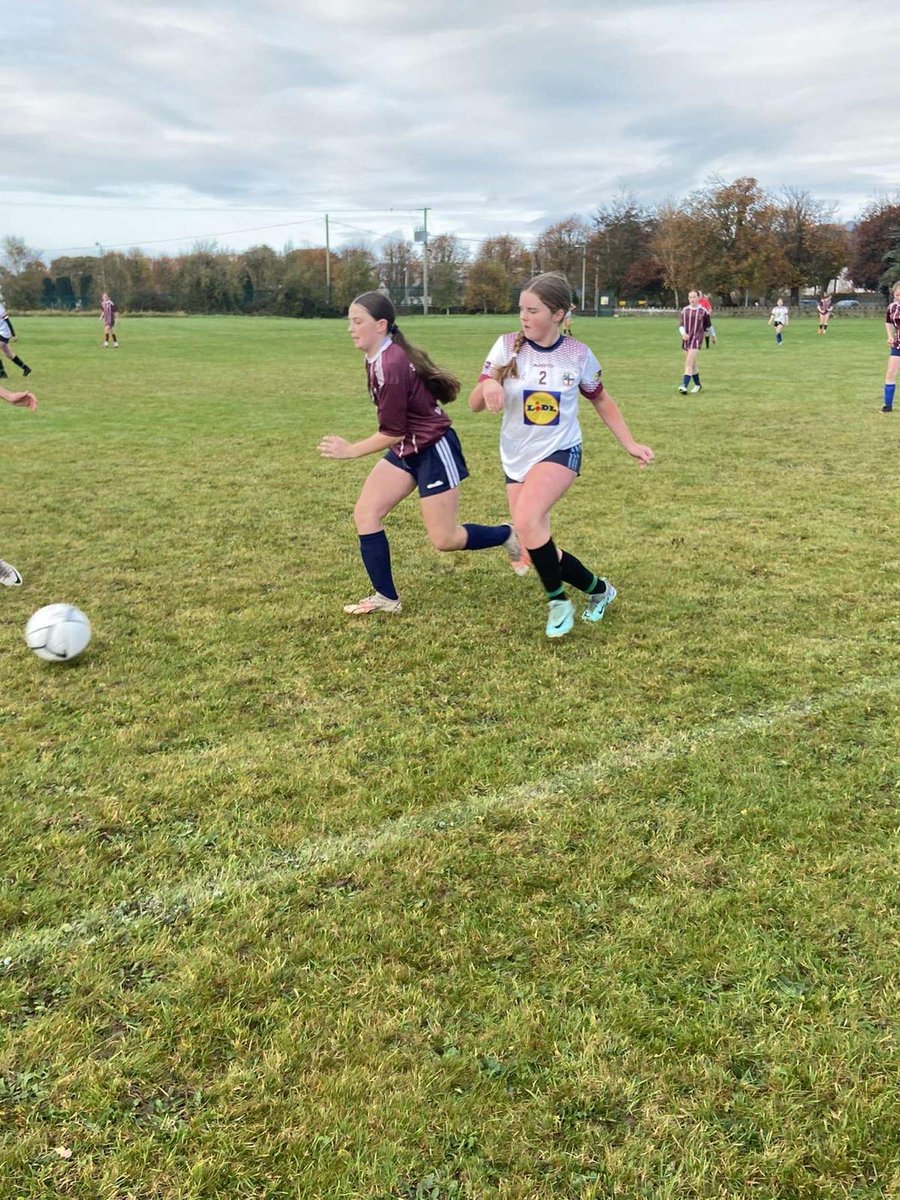 St Joseph's College began their 1st year girls soccer campaign away to Our Lady's Templemore today. St Joseph's players settled well with Sophie O Sullivan in sparkling form on the wing weaving her way through defenders to finish neatly after 7 minutes.