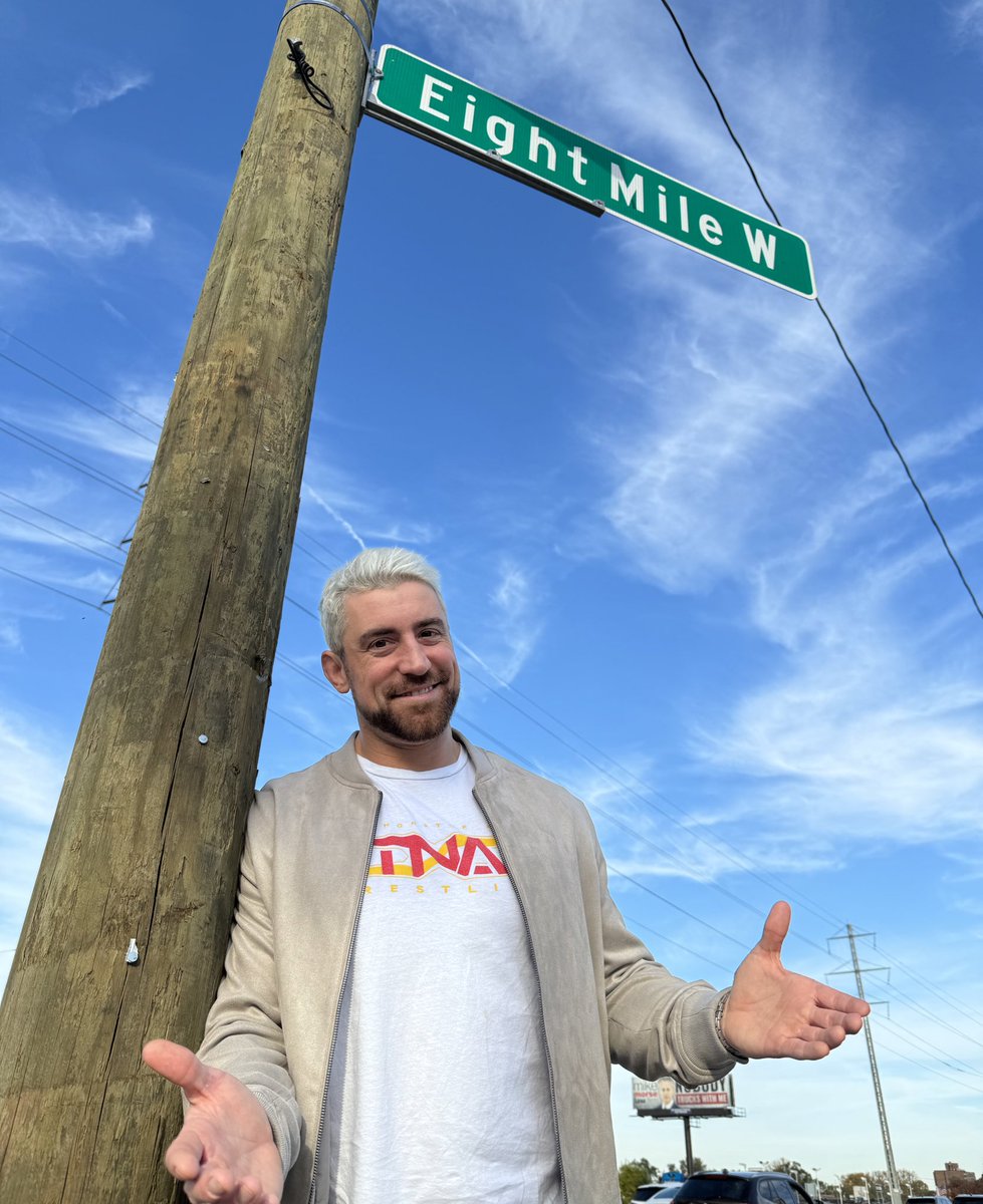 joehendry's tweet image. Is @Eminem free this Saturday? 👏 👏