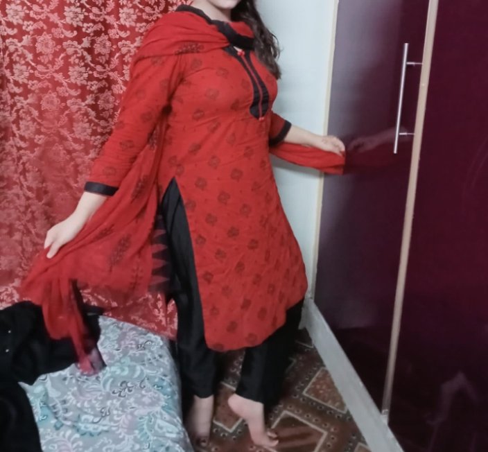 FarwaReal1's tweet photo. Kis kis ko meme chone hai ajao follow Kar k https://t.co/IwdM6voyUj