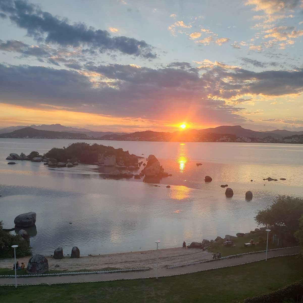 velhoerico's tweet photo. Credo, que fim de dia hein! https://t.co/zElmKEx4uN