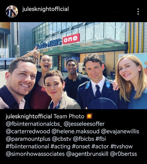 Ocelotl_Mx's tweet photo. Jesse with some of the cast appearing in tonight's Episode on #FBIInternational!
Team Photo 💥
🤳Jules Knight©
#WesleyMitchellDay #S04E02
#AgentWesleyMitchell #JesseLeeSoffer #JesseFBIEra
#WesleyMitchell #WesMitchell #FlyTea✈️
#FBIFam #DickWolfUniverse #TheFBIs https://t.co/Kg3sTH3yFL