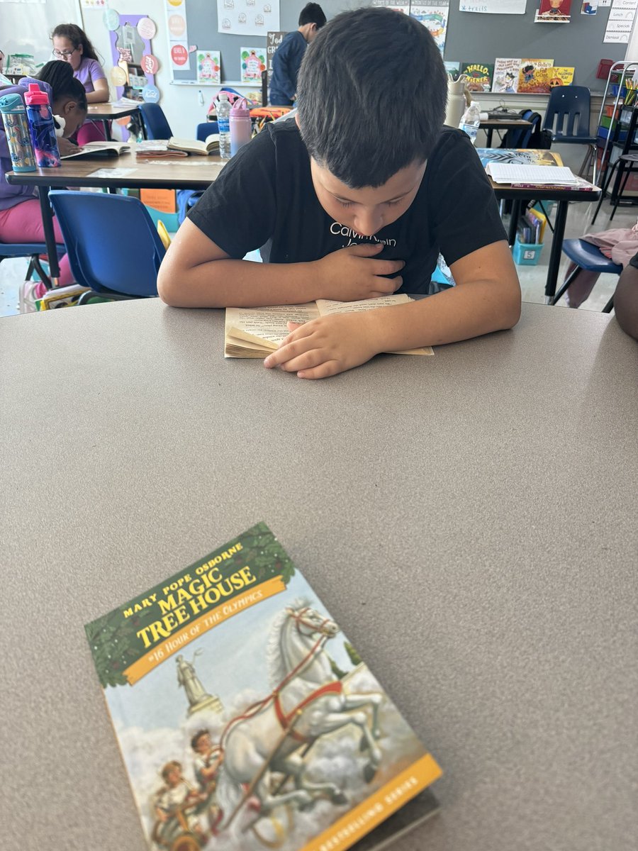 Julianne Moore tweet media