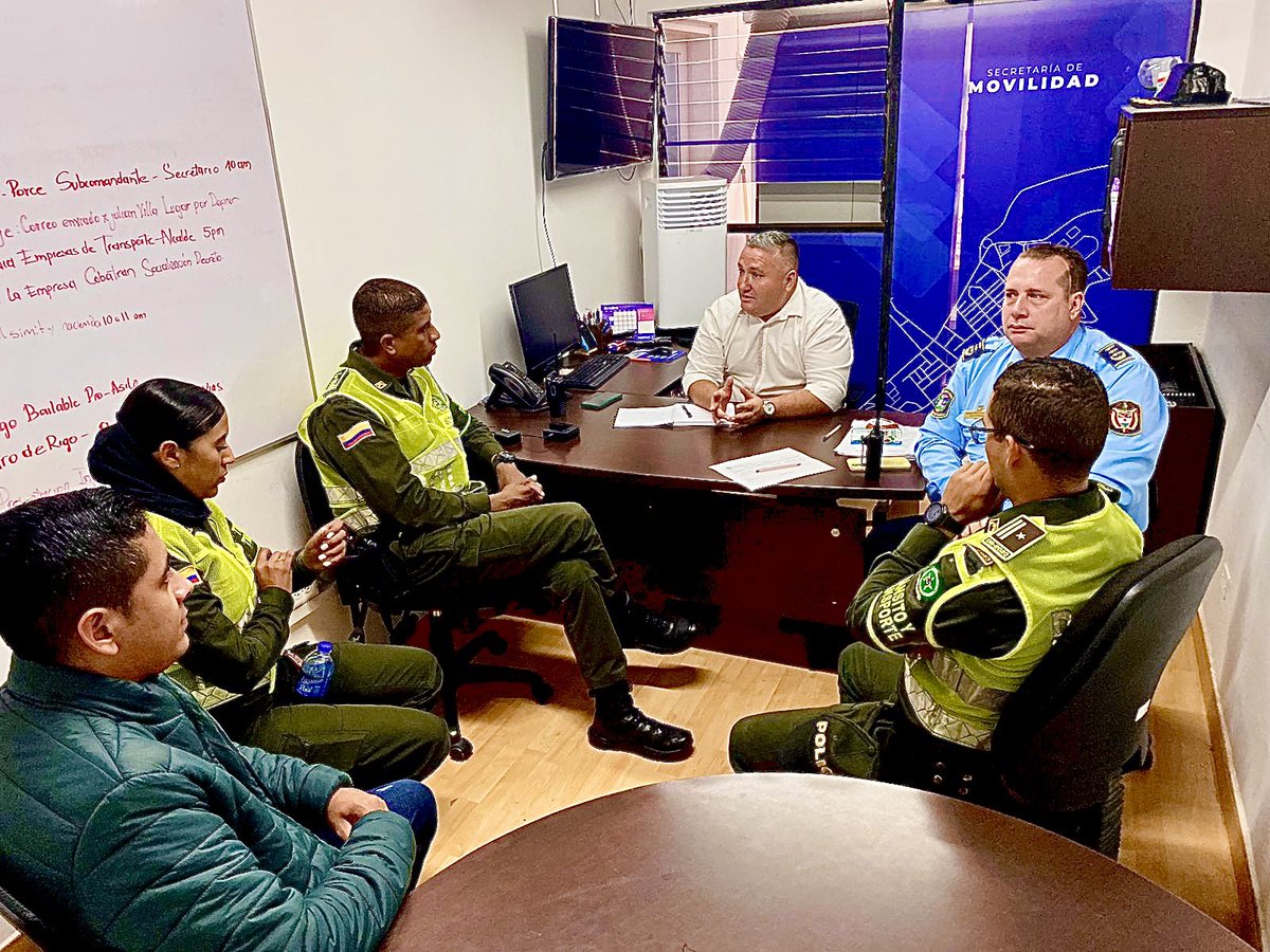 Buscamos estrategias articuladas, para que la seguridad vial en nuestro municipio sea una realidad. 

Es un compromiso de todos y para la Administración Municipal es nuestra prioridad. 

#BarbosaNosUnePorLaVida