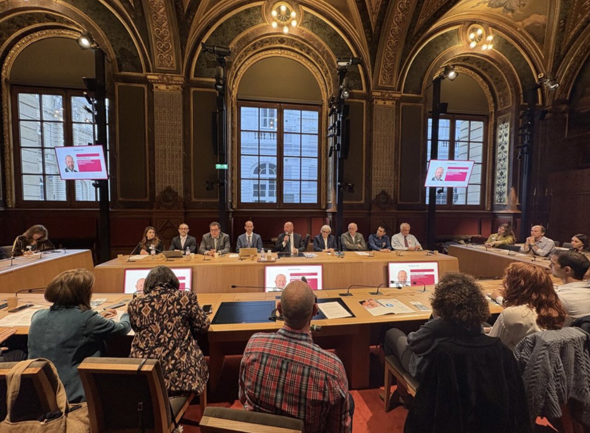 fhpatienteurope's tweet photo. Today at the French Senate, Senator @Philippe Moullier Chairman of the Committee on Social Affairs, and the French FH patient org. @f_anhet advocating for FH paediatric screening and a launch of a pilot study in #France. 

#FHChildscreening #PreventThePreventable @PERFECTO_FH https://t.co/XTJgcUlPig