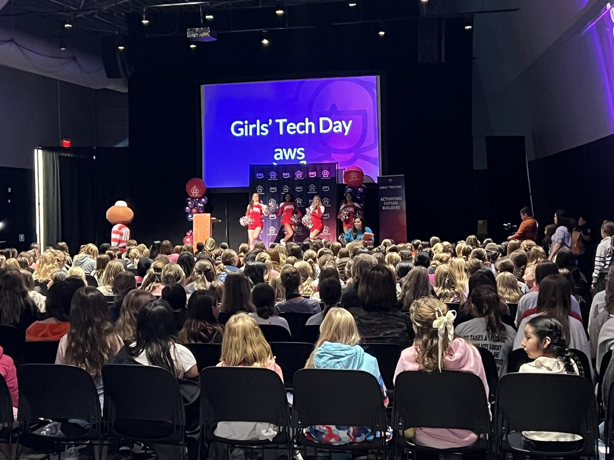 mrsemilybyers's tweet image. Coding, design thinking - our @canaan_middle students experienced it all at @awscloudGirls&apos; Tech Day. Hearing career journeys from leading women in tech was so empowering for their future STEAM paths. Thank you #AWSInCommunities for a great Girls’ Tech Day!