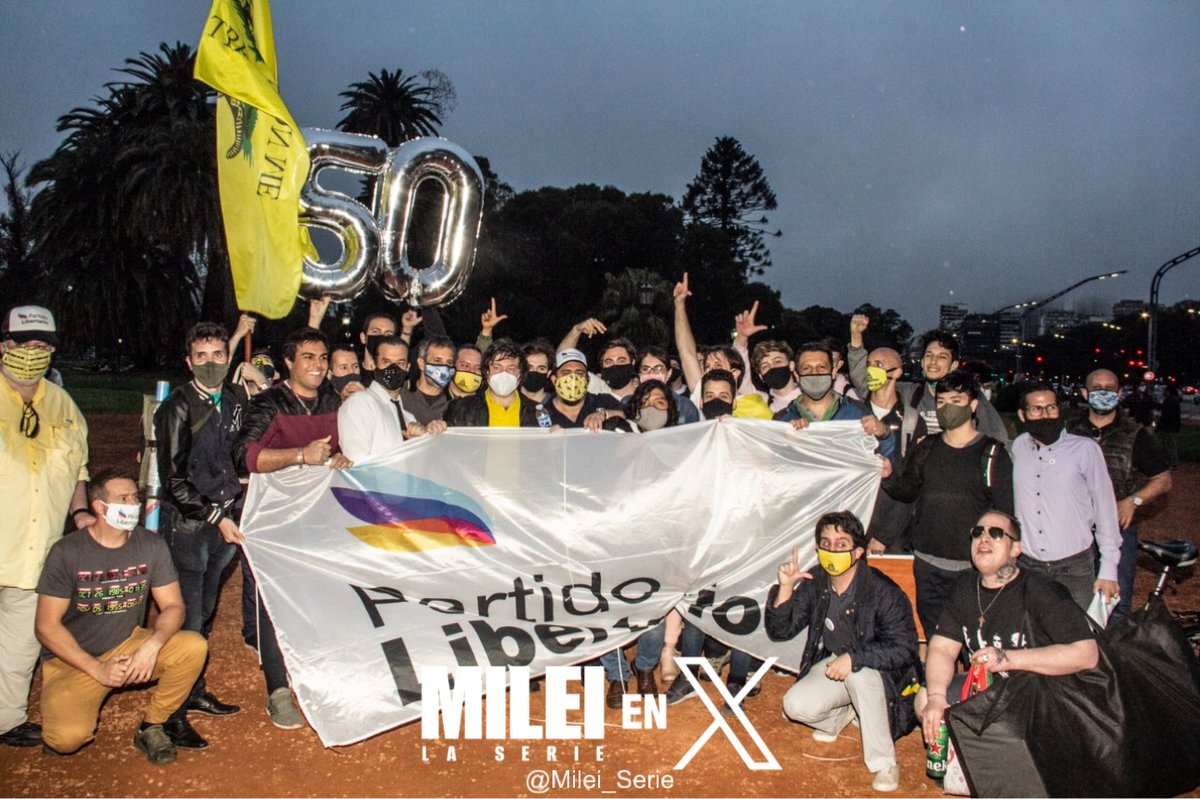 Hace 4 años, estaba arrancando la campaña mas épica de la historia, y hoy ya esta en su primer cumpleaños como PRESIDENTE...

La mejor historia jamás contada.

#FelizCumpleJavo