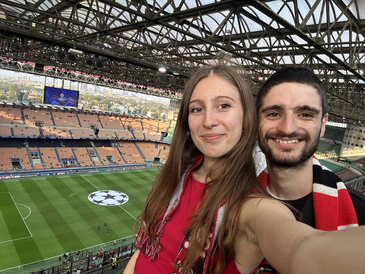 saradjokofan1's tweet photo. me and @Milan1899Djoko from the NoleFam finally met today 🤩😁…even tho we’re not on a tennis court, and who we were cheering for was not Djokovic (but his fav team). 🤭⚽️✌️❤️🖤
#acmillan #sansiro https://t.co/rugI3VxyHl
