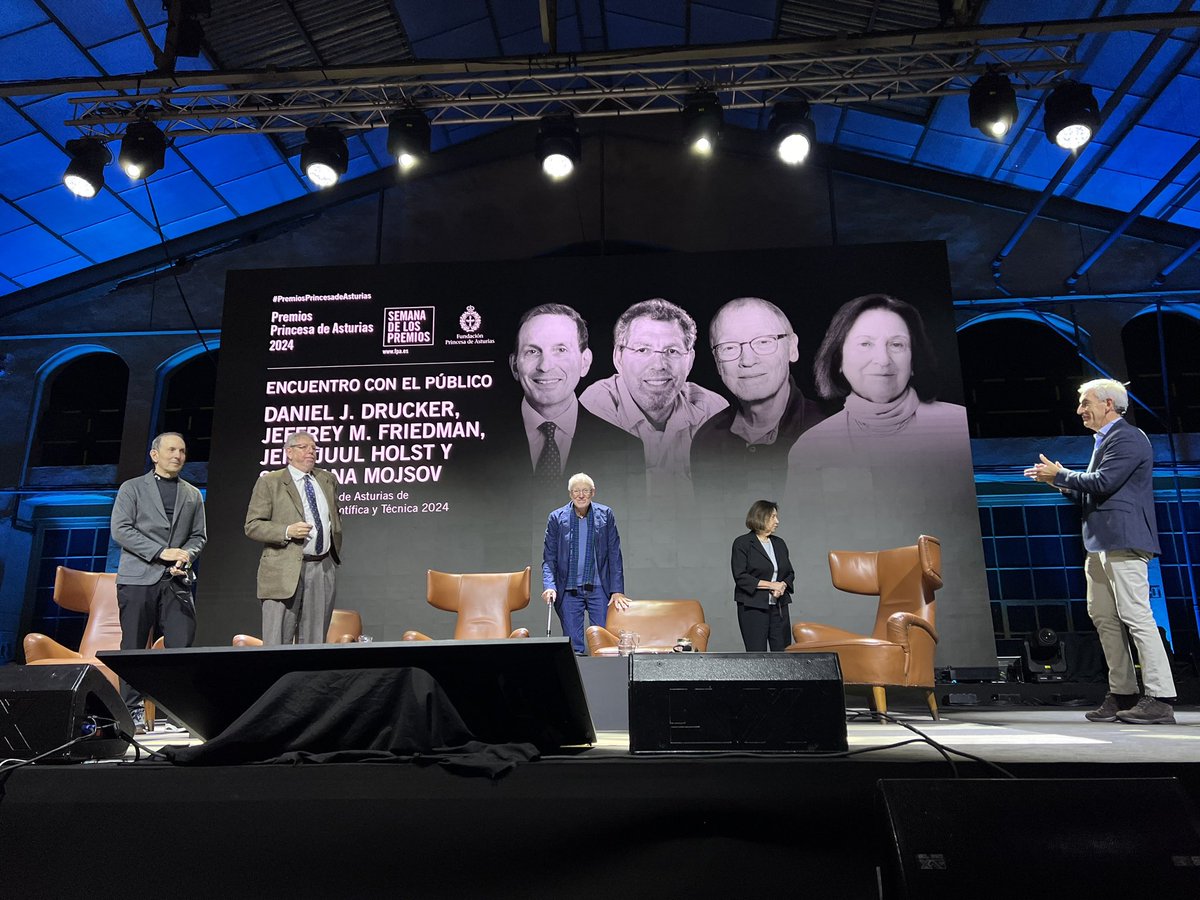 This afternoon we had the wonderful opportunity to listen to the winners of the Princesa de Asturias award for scientific and technical research. It was a wonderful meeting and a memorable experience. Thank you for your visit and congratulations on your award 🏅