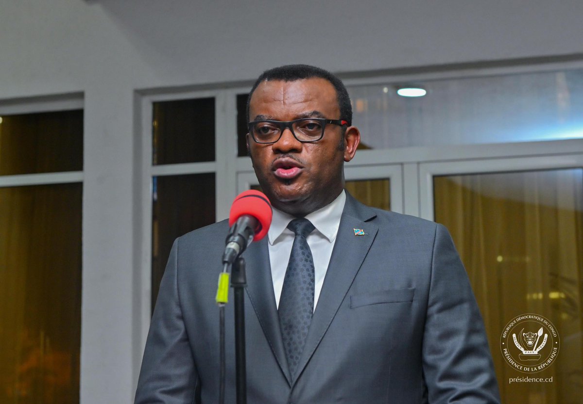 Présidence RDC 🇨🇩 (@presidence_rdc) on Twitter photo #RDC | Ce mardi à la Cité de l’Union africaine, le Chef de l’État a reçu le vice-Premier ministre en charge de la Fonction publique Jean-Pierre Lihau (<a href="/LihauEbua/">Jean-Pierre LIHAU</a>) venu lui présenter les annuaires alphabétiques et numériques de tous les fonctionnaires de l’État. #RDC | Ce mardi à la Cité de l’Union africaine, le Chef de l’État a reçu le vice-Premier ministre en charge de la Fonction publique Jean-Pierre Lihau (<a href="/LihauEbua/">Jean-Pierre LIHAU</a>) venu lui présenter les annuaires alphabétiques et numériques de tous les fonctionnaires de l’État.