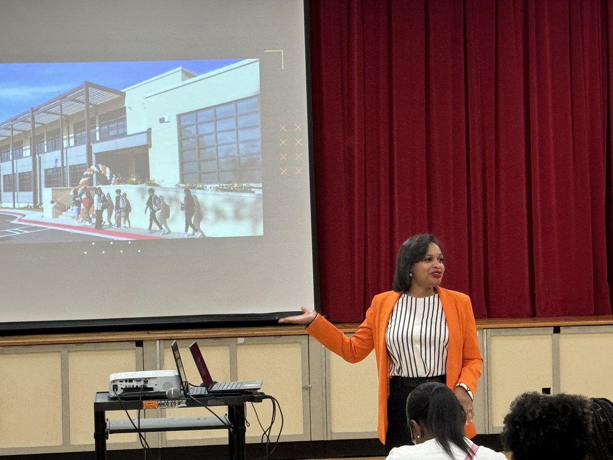 CassandraVJames's tweet image. Happening now: We’re excited to participate in KIPP South Fulton’s &quot;Let’s Talk About High School&quot; event! It’s a great opportunity to share insights about our #impactfulprogramming and support families in their high school journey. #recruitment @TarrieTraylor @ThePromise_2024