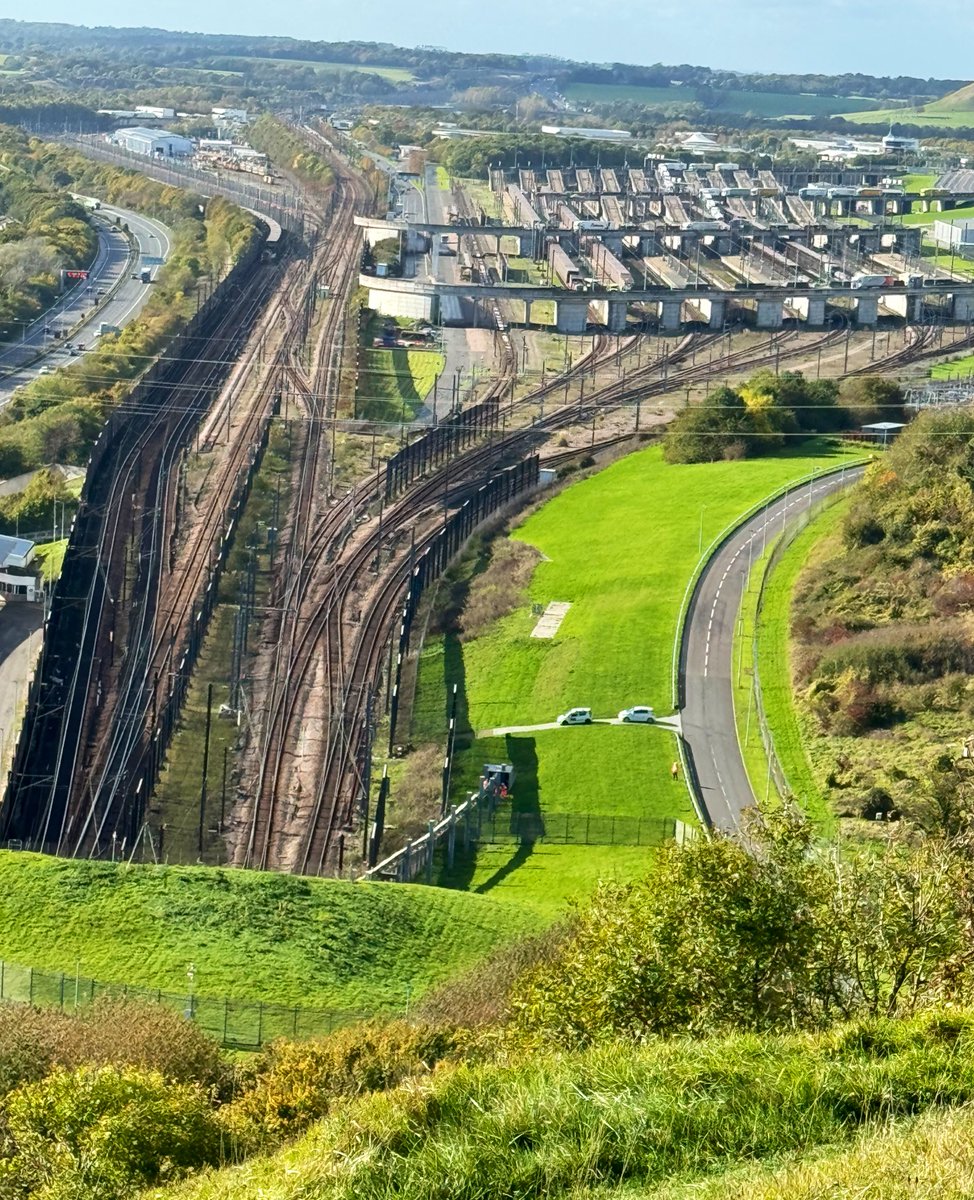 APCAFC's tweet photo. The Channel Tunnel looks like a model railway from so far above

#GoingAroundtheUKCoastAgain 
Day 128
SIDE PROJECTS #NorthDownsWay &amp;
#SaxonShoreWay https://t.co/kjKv4qvCRj