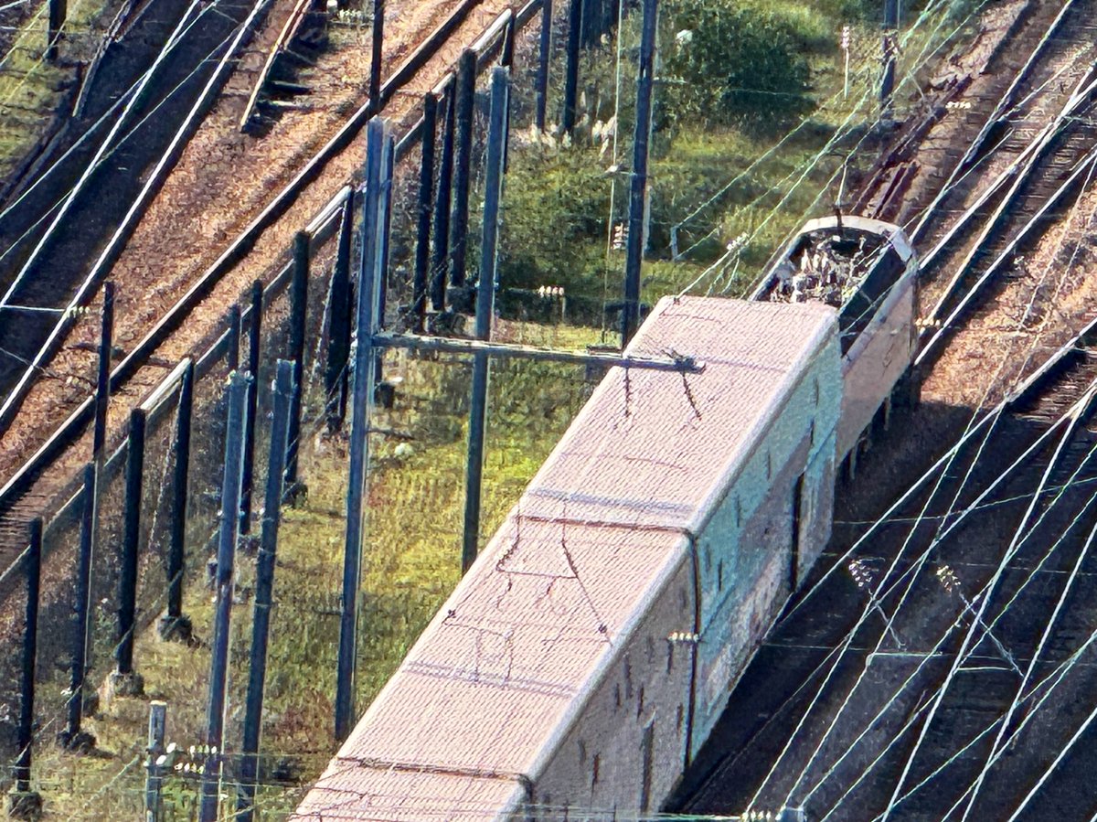 APCAFC's tweet photo. The Channel Tunnel looks like a model railway from so far above

#GoingAroundtheUKCoastAgain 
Day 128
SIDE PROJECTS #NorthDownsWay &amp;
#SaxonShoreWay https://t.co/kjKv4qvCRj