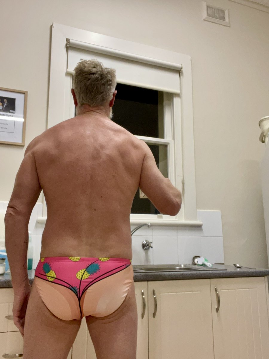 Bundogs's tweet photo. Happy Wedgie Wednesday 🤡
I hope you didn’t choke on your weeties or spit your coffee out 🤪
I felt I needed to lift my wedgie game this morning 🤪
Have a great day and enjoy and embrace your nightmares 😜 #wedgiewednesday #cannotbeunseen #softblockorhardblock https://t.co/7ronqoMdMk