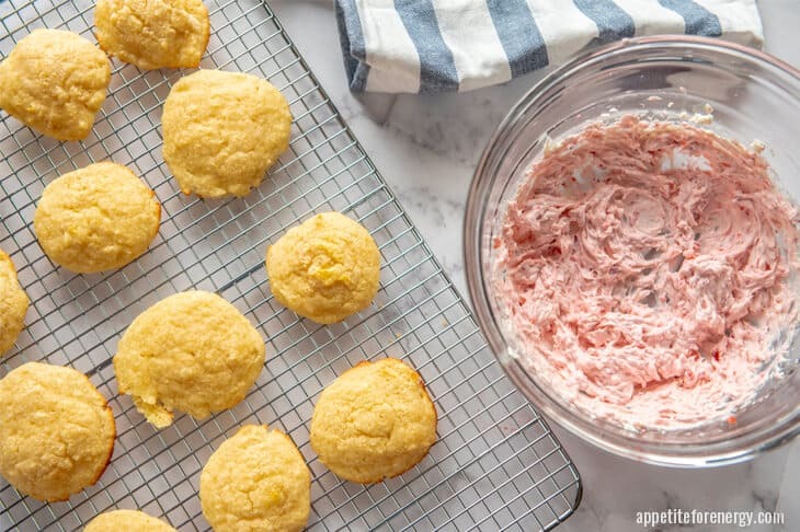 LowCarbZen's tweet image. 🍪🍓 Keto Sugar Cookie with Strawberry Frosting for a sweet finish! #KetoBaking #SweetTreat 

😋 Recipe=&amp;gt;&amp;gt; 👇👀👇
appetiteforenergy.com/keto-sugar-coo…