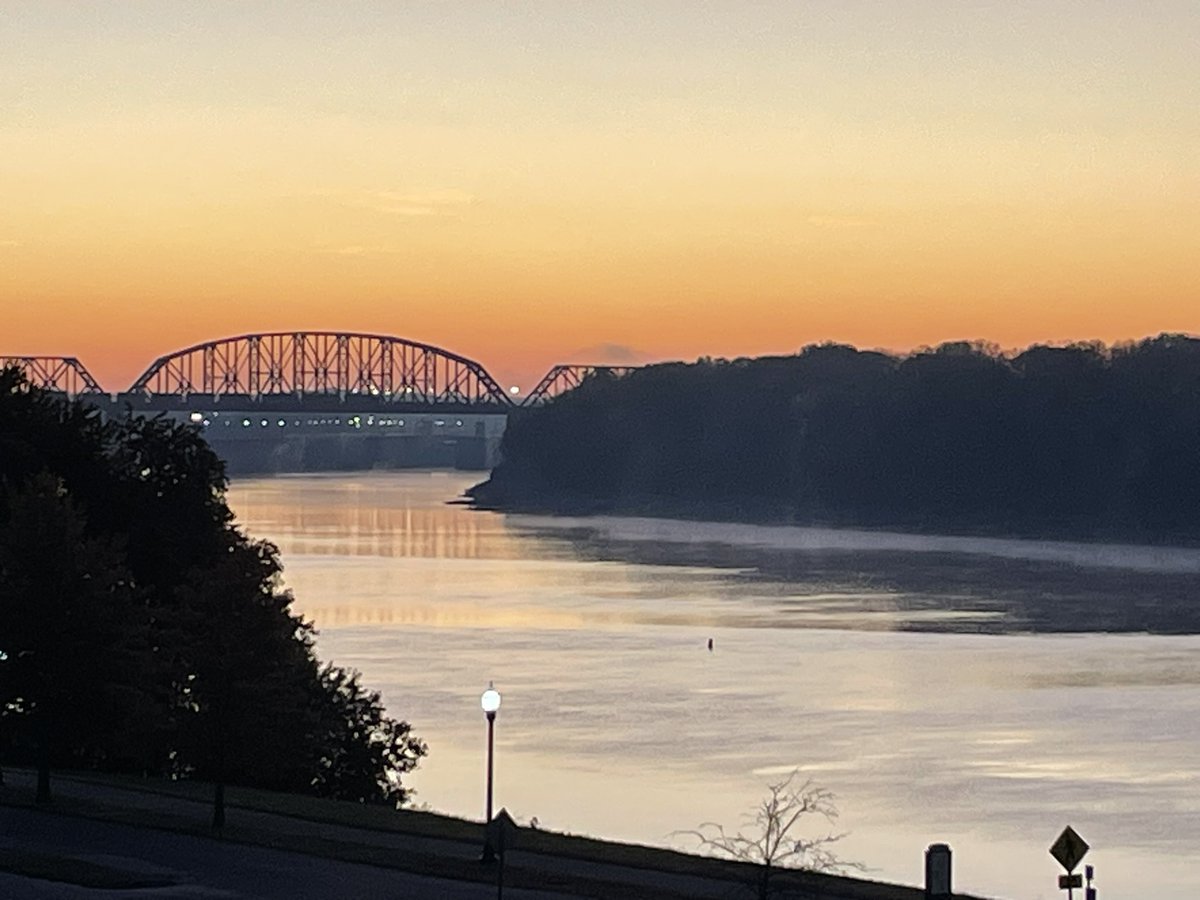 I grabbed this shot of the Ohio River before my run this morning from atop the flood wall in New Albany, IN. While running down one of my favorite streets in our Southern Indiana town, I counted NINE Harris-Walz signs &amp; only one for the other guy. It was a good run #VoteBlue2024