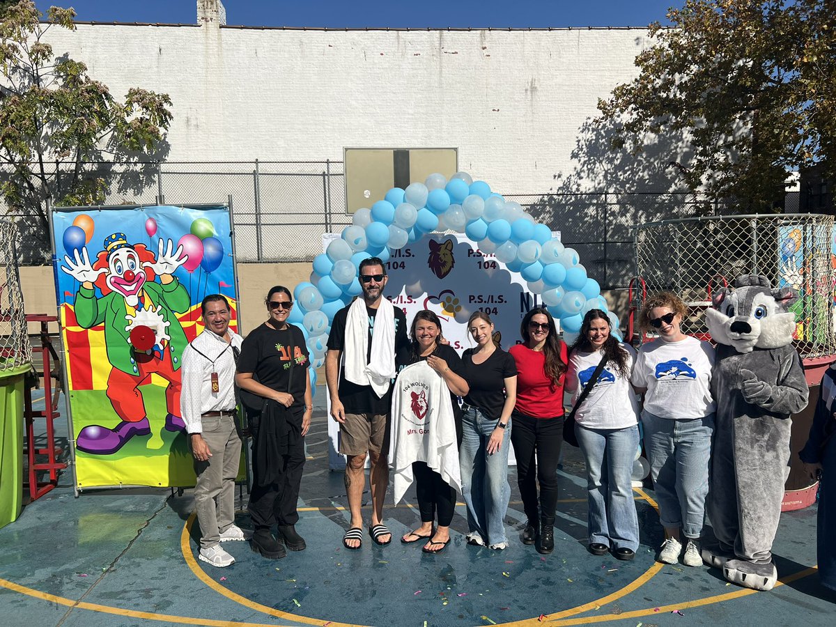 20_doe's tweet photo. What an amazing time at the 20K104 Read-A-Thon Celebration! By meeting/exceeding their goal, students got to dunk Superintendent @pretto_david and Principal Gordon!!! @NYCSchools @DOEChancellor @Russ_Lieberman @ruxdanika @necs @DanWeisbergNYC @CSABKLYN @FollowCSA @UFT https://t.co/DibHYbEaUr
