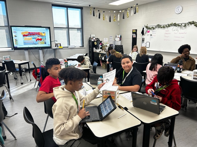 JohnLColbertMS's tweet photo. Our 6th graders visited the Fayetteville Public Library to hear from author, Greg Neri. They had such a great time that they wanted to showcase what they learned. Students from Mrs. Johnson’s ELA class explored their creativity to reflect on what they learned! #JLCMS https://t.co/TLVas5WLBK