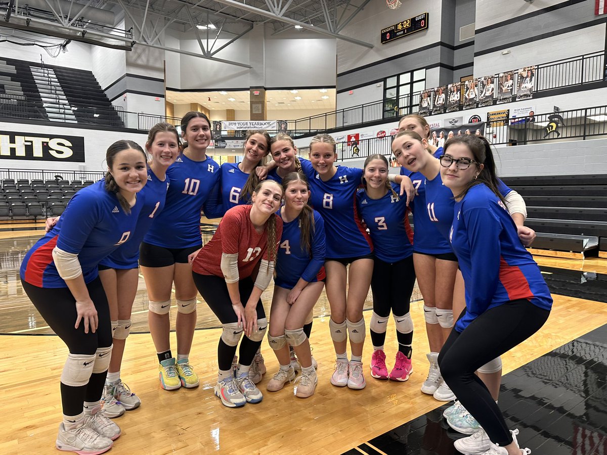 coachOBHillsVB's tweet photo. Almost game time…. GO HAWKS https://t.co/bSdvqkXanS