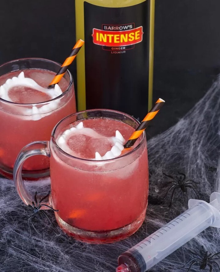 Let’s do the Monster Smash⚡️⁠
⁠
3 oz vodka⁠
1 oz Barrow’s Intense Ginger Liqueur ⁠
1 oz lime juice ⁠
1 oz raspberry simple syrup (keep aside)⁠
8 oz tonic water (to top)⁠
⁠
Serves 2. Shake vodka, Barrow’s Intense, and lime juice then strain over f… instagr.am/p/DBcVxHZNHHj/