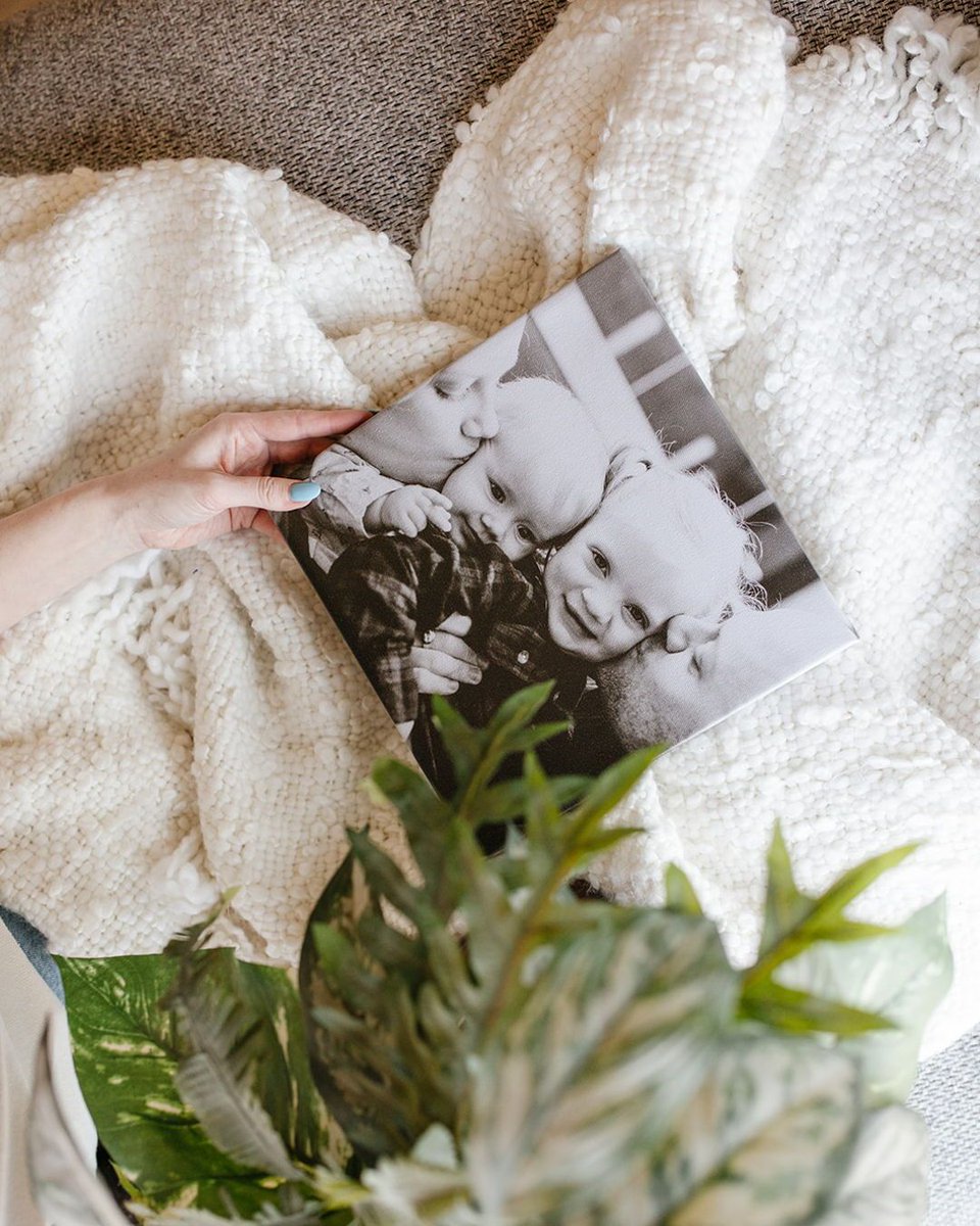 Black and white photos have a timeless appeal!

Print your black and white photos today. Did you know that Canvaspop also has filters? When creating your print, you can customize it and add a filter to complete the look!