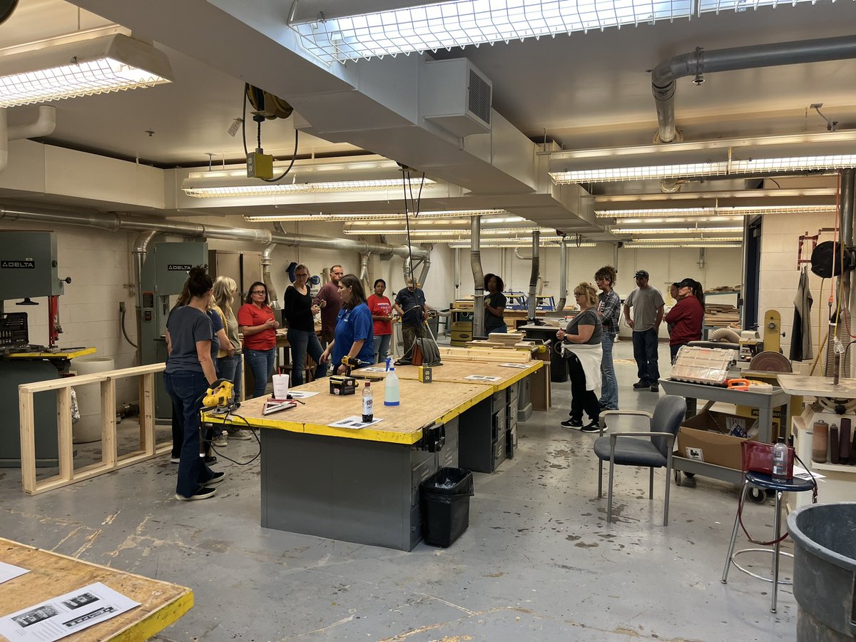 dr_zebrasky's tweet image. First session of the Adult Fall Evening Classes!  Great opportunity for adults and community members to learn new skills.  #ctethsadultclasses @thstrinitypride @TRINITY_MLUCAS @DKnause5 @TrinityAreaSD @Prentice_Fablab @TrinityHSTech