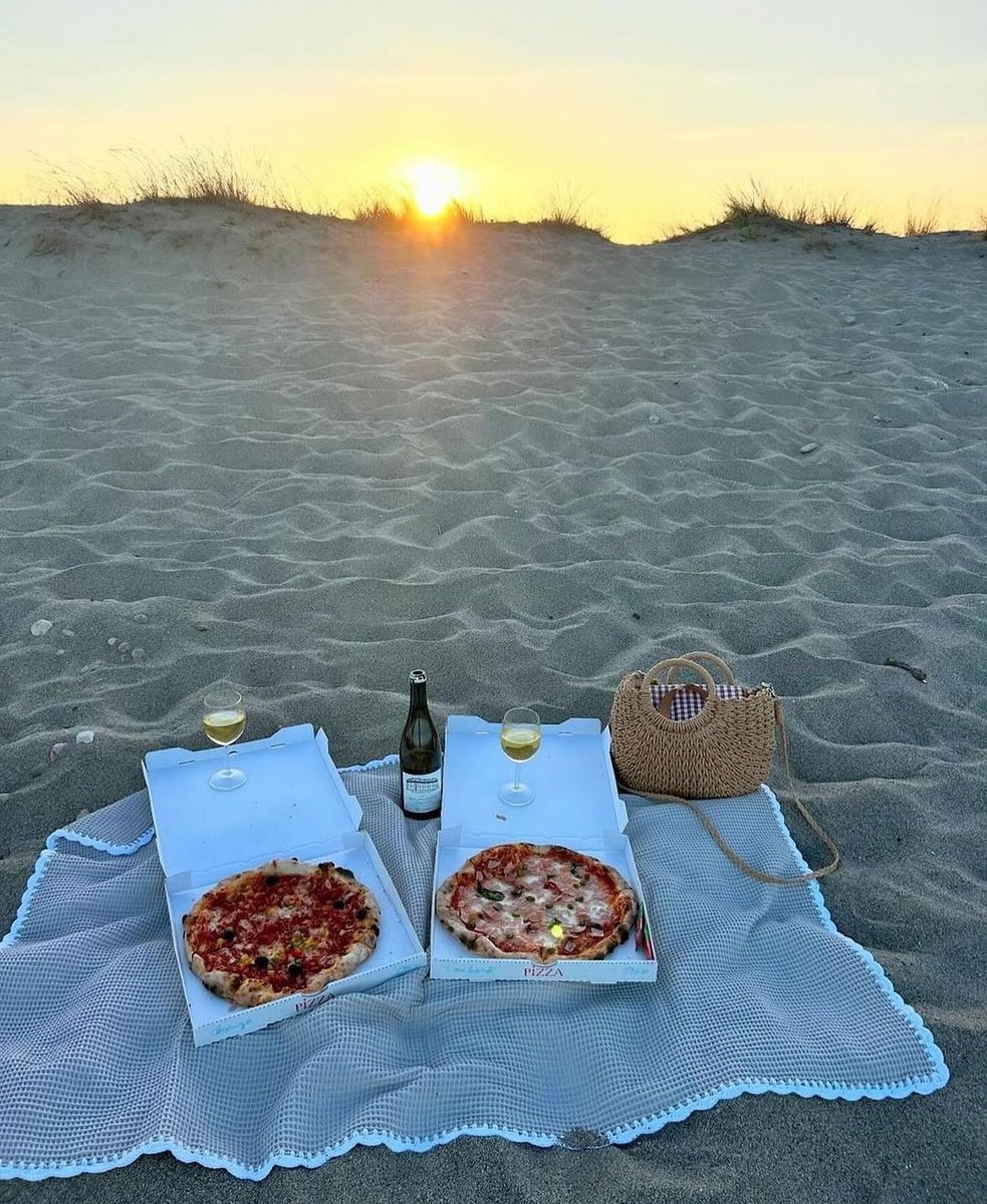 Sunset 🌅 + 🍕🥰