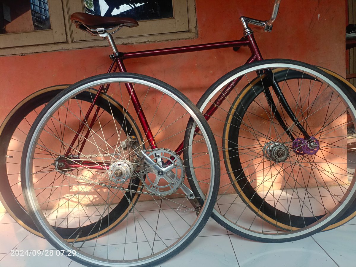 MRai_fa's tweet photo. Wheelset 700c Araya PX645 Teplek Siap pakai cocok buat ala ala njs, classic, balap
SPEK: Rims Araya Px647
Hub depan belakang viva prompt 
Doltrap 36 hole bearing loncer parah
Cog 17 t
Spoke stenles
Ban luar swallow 700cx28c
Ban dalem kenda 28c
750 nego sampe jadi
Lokasi GP bogor https://t.co/uFUfPRmBXH