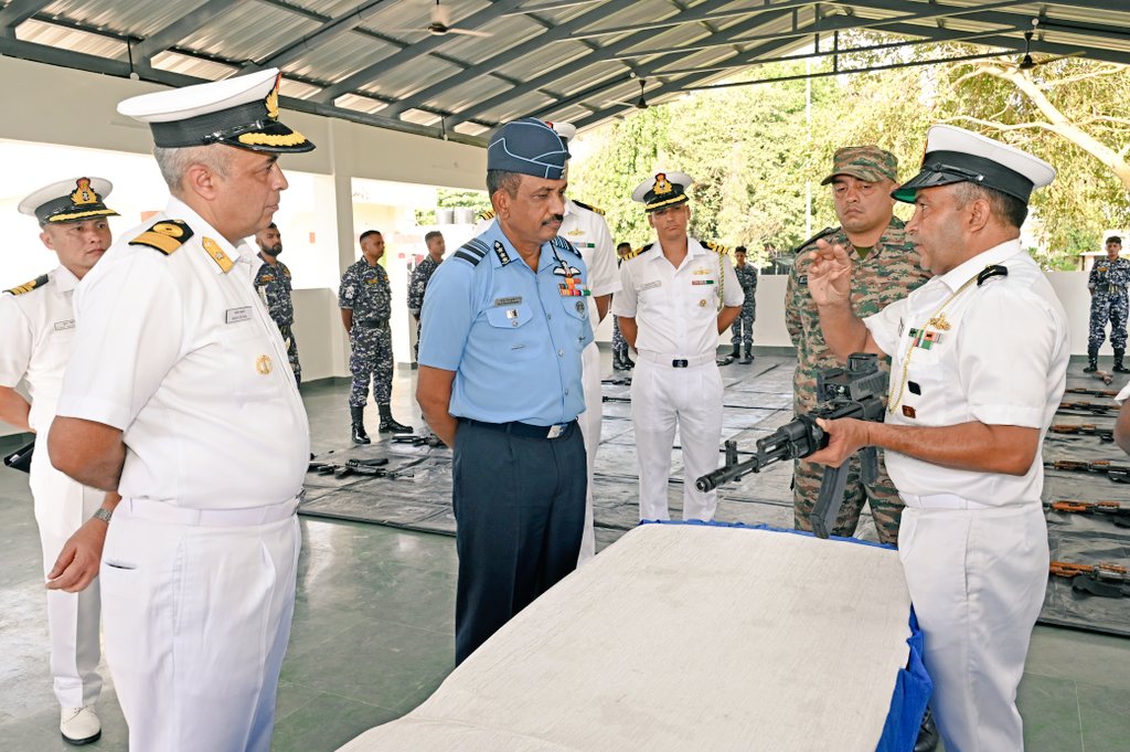 IN_HQSNC's tweet image. Further, #CINCAN visited various professional Training Schools at #SNC. He witnessed equipment training and demonstration of various state- of- the- art #simulators and training facilities. Visit highlighted strong focus on Operational integration towards #Jointmanship.…