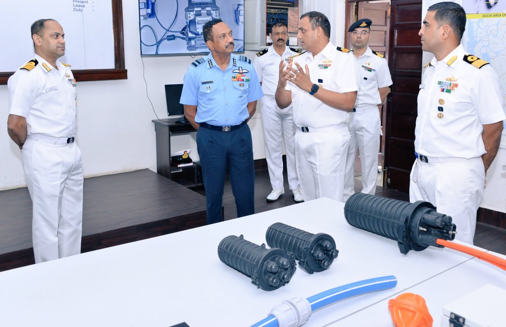 IN_HQSNC's tweet image. Further, #CINCAN visited various professional Training Schools at #SNC. He witnessed equipment training and demonstration of various state- of- the- art #simulators and training facilities. Visit highlighted strong focus on Operational integration towards #Jointmanship.…