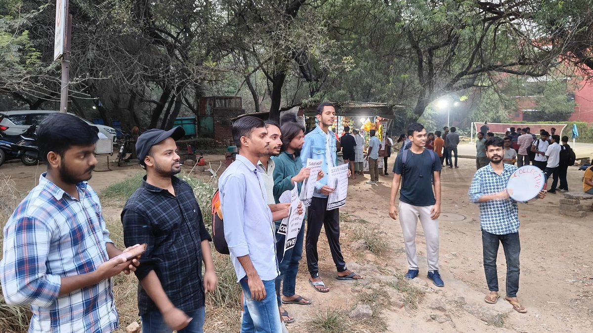 COLLECTIVEDelhi's tweet image. Halt Adani Coal&apos;s bulldozers in #Hasdeo Aranya!

Fight back #Chhattisgarh Police&apos;s siege of Adivasi villages in Surguja!

Stand with people&apos;s struggle to save forests &amp;amp; livelihoods!

JNU students demonstrated today against RSS-BJP ruled Chattisgarh government at Sabarmati Dhaba.
