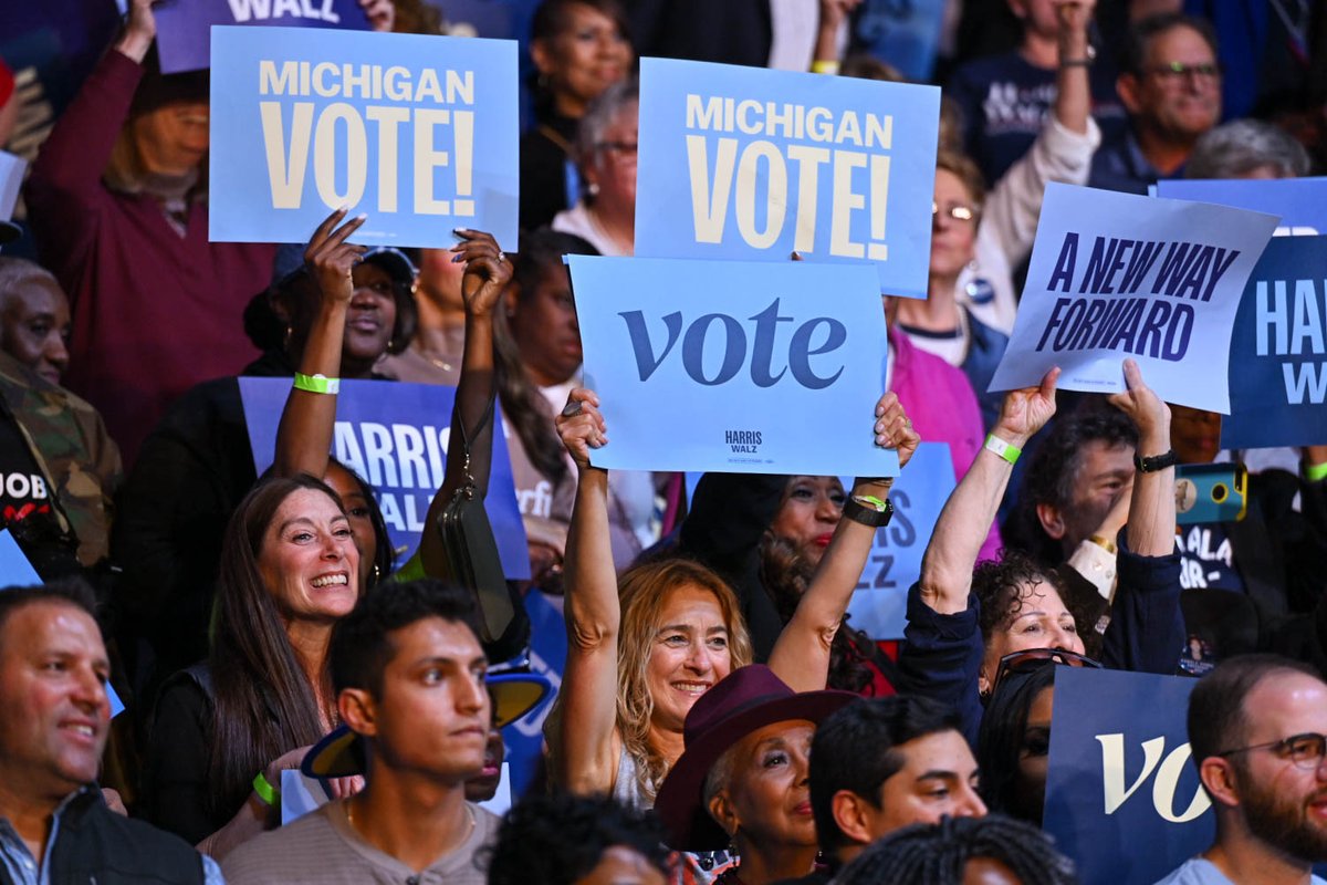 BarackObama's tweet image. I love being back in Michigan.

There’s a lot at stake in this election, but one thing is clear: @KamalaHarris and @Tim_Walz are ready to lead our country forward and deliver for the American people. But that can only happen if we all vote.

So vote early by mail, in person or on…