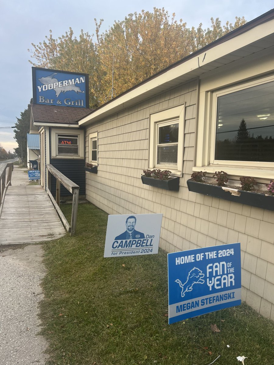 blue_jeep's tweet image. What a surprise tonight! They drove the 365 miles to me this time. 

Thank you @Lions, what an honor.

#OnePride Forever!
#Foty24