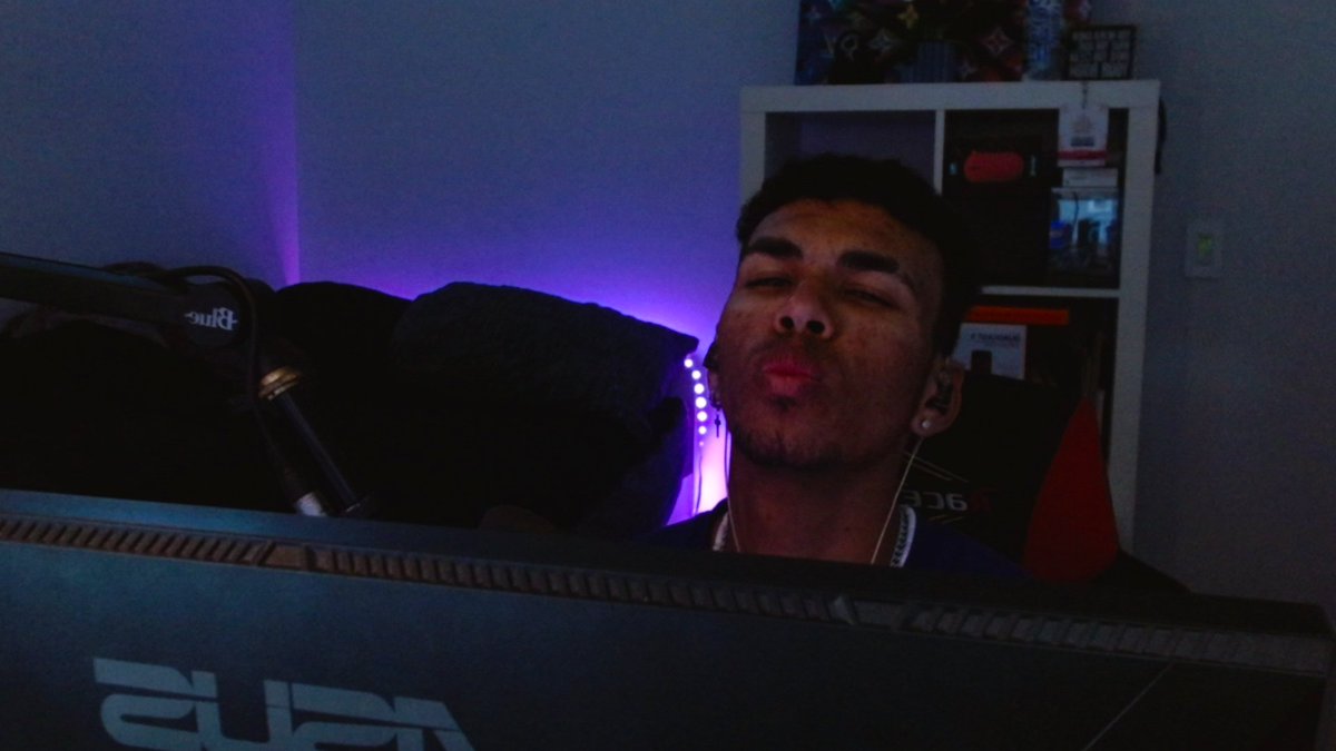 itzSJG's tweet image. yo no bullshit jumping out of bed to run with @AverageJoeWo for some 8s was the best thing i did today thanks for the game king i cant wait for the taco bell special sauce from you