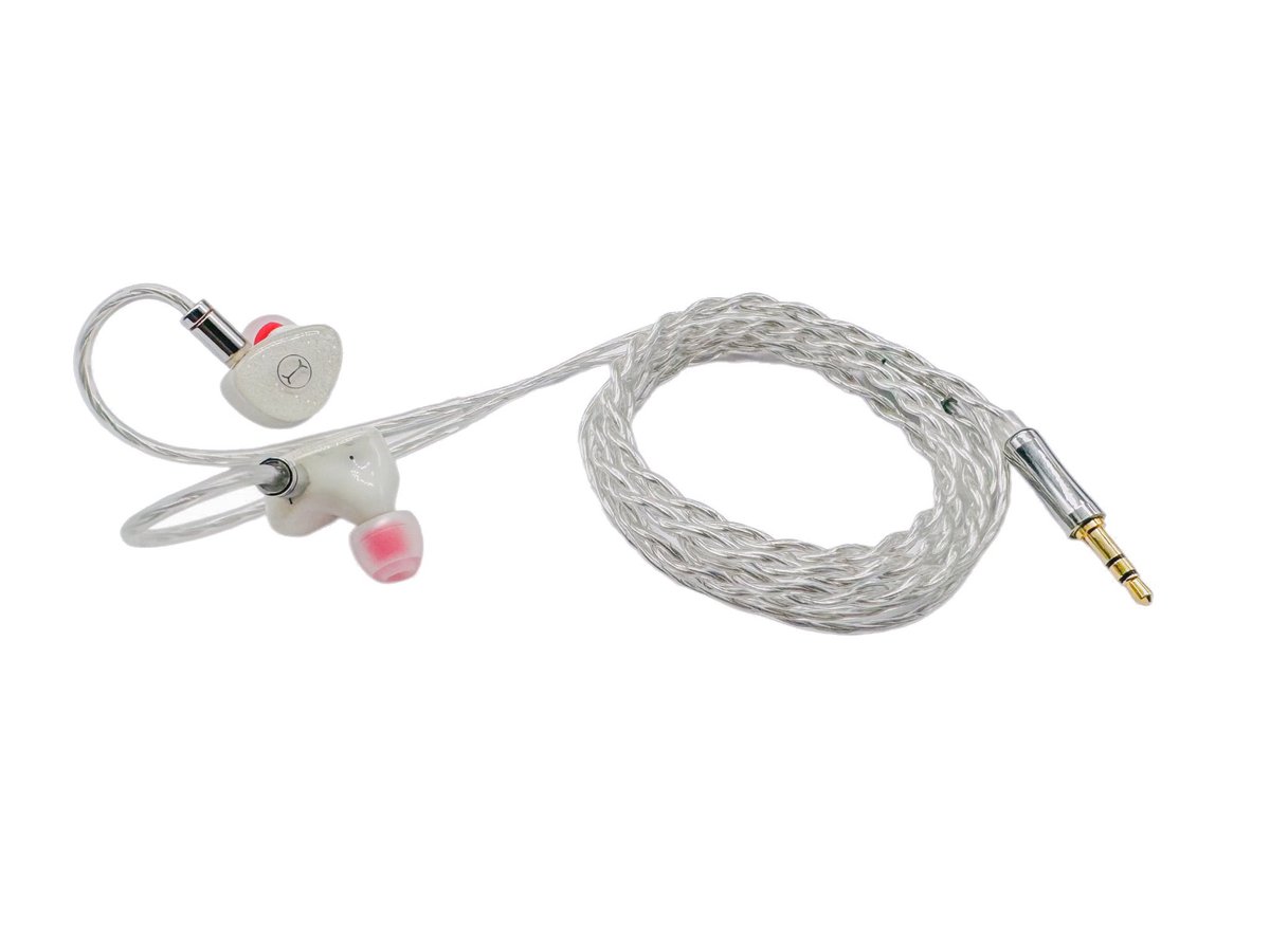 秋のフォロー&amp;リポストプレゼントキャンペーン

こんにちは！😁
ダルマオーディオのAndyです
新製品イヤホン「daystar」を紹介し、

抽選で2名様に
「daystar」をプレゼントします！

＜特徴＞
☆ 軽量で高級感のある樹脂製筐体

☆ 高性能ダナミックドライバ1基搭載

☆