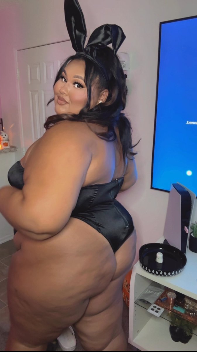 someone’s been a naughty bunny 🥕🖤