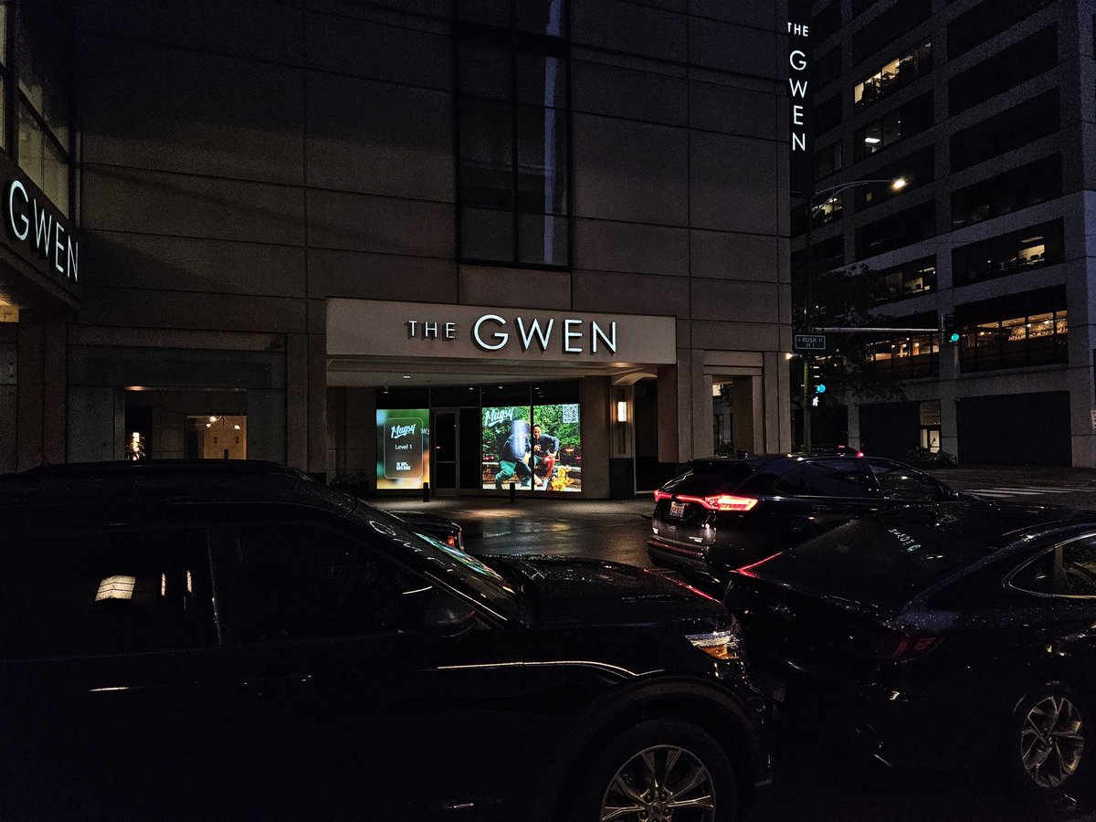 Advertising opportunity now available at The Gwen // The Shops at NorthBridge.
Located in Chicago's iconic shopping district. For inquiries contact: hello@visualfeeder.com