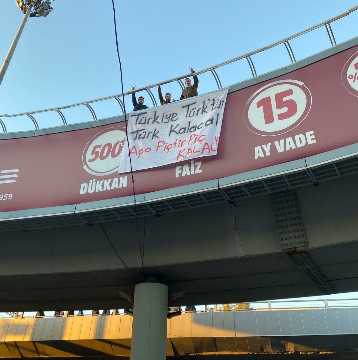 Türkiye Türk'tür,Türk kalacak
Apo piçtir,piç kalacak!
