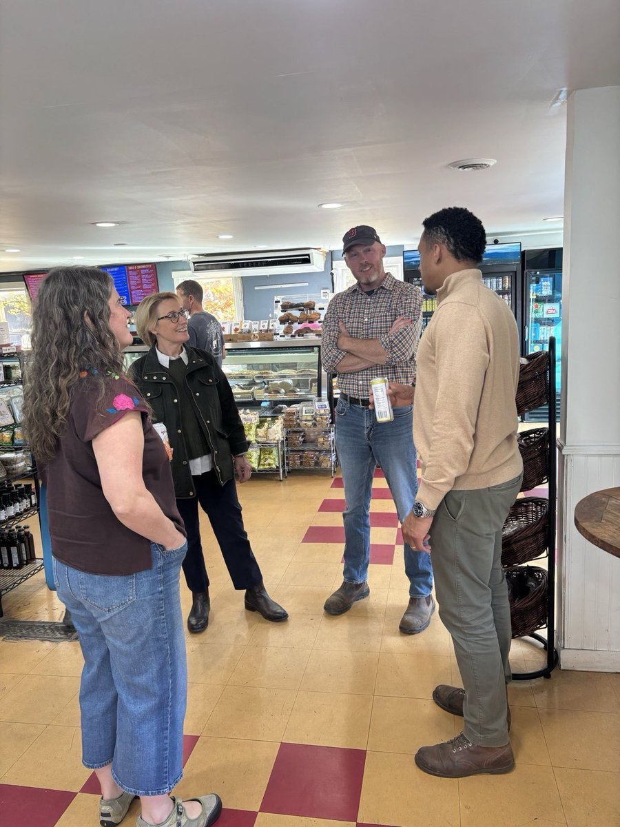 Great to join <a href="/StuGreenForNH/">Stu Green</a> yesterday afternoon — he is a champion for Granite Staters and I look forward to seeing him elected to State Senate in November. #NHpolitics
